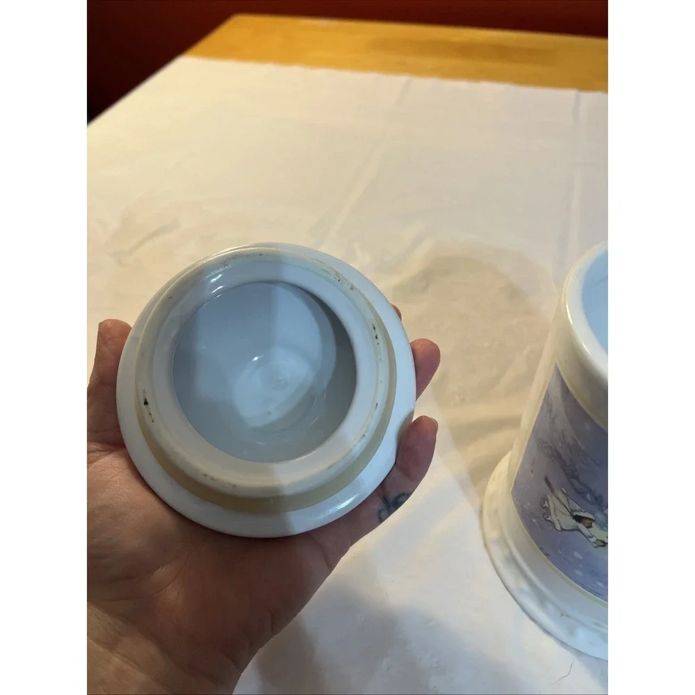 Hallmark #21710 Ceramic Snow Angels Jar Container Canister Air-Tight Sealed Lid